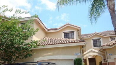 3825 Tree Top Dr in Weston, FL - Building Photo - Building Photo