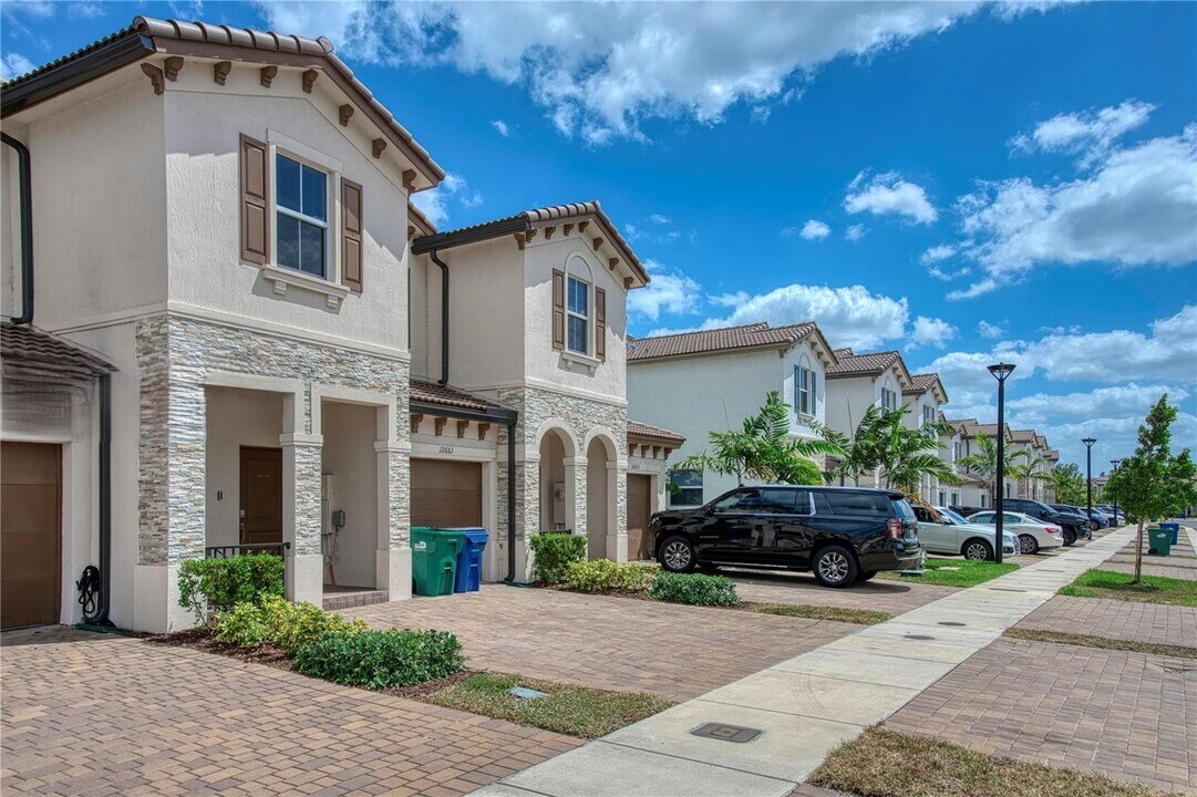 12661 NW 23rd Pl in North Miami, FL - Building Photo