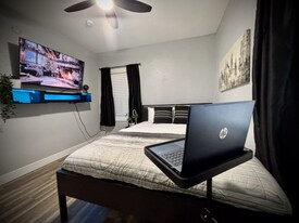 151 Manganese St in Henderson, NV - Building Photo