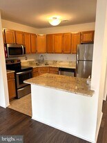 1812 Hickory Cir in Cherry Hill Township, NJ - Building Photo