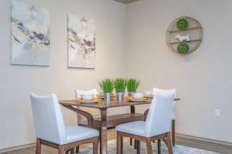 Lory of Bryan in Bryan, TX - Foto de edificio - Interior Photo