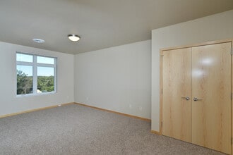 503 Broadway in Menomonie, WI - Foto de edificio - Building Photo