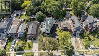166 High Park Ave in Toronto, ON - Building Photo