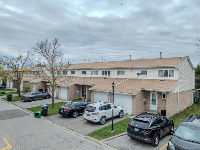 1 Ellerslie Rd in Brampton, ON - Building Photo - Building Photo