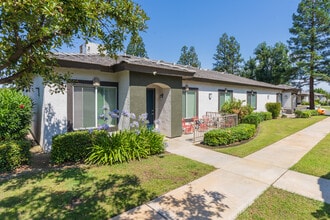 Old River Place in Bakersfield, CA - Foto de edificio - Building Photo