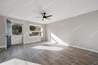 8033 Studebaker Ave in Warren, MI - Building Photo - Building Photo