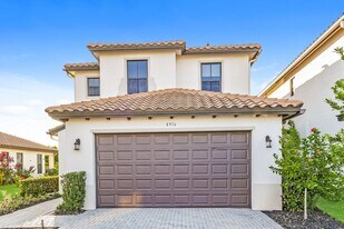 8916 Madrid Cir in Naples, FL - Building Photo