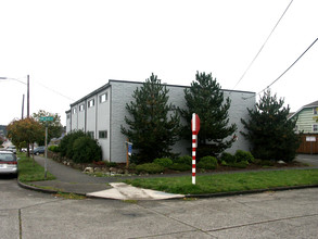 Gilman Park Plaza in Seattle, WA - Building Photo - Building Photo