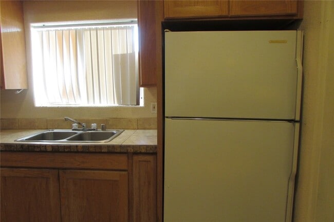 1948 Del Norte Dr in Bullhead City, AZ - Building Photo - Building Photo