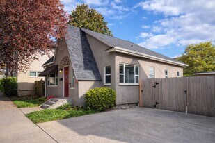 309 W McLoughlin Blvd in Vancouver, WA - Building Photo