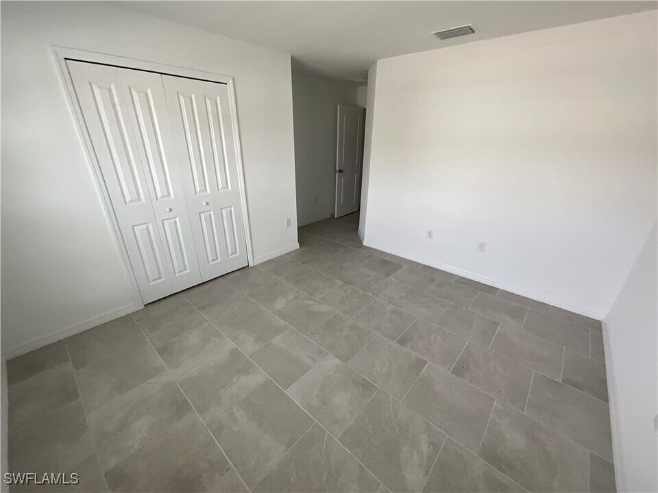 3850 Treasure Oak Wy in Ft. Myers, FL - Building Photo