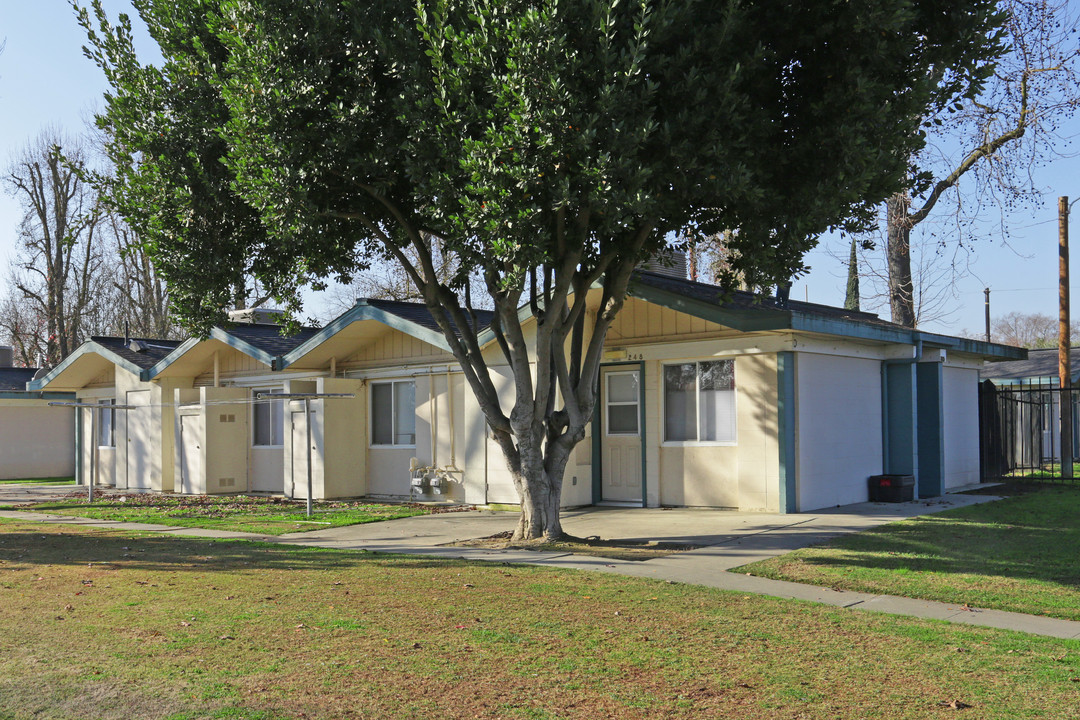 Del Rey Apartments in Del Rey, CA - Building Photo