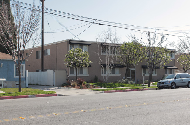 616 Woodruff Apartments in Bellflower, CA - Building Photo - Building Photo