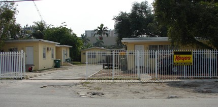 8012 NW 5th Ct in Miami, FL - Foto de edificio - Building Photo