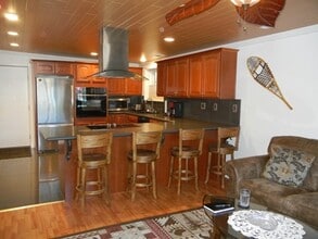 3344 Sandy Way, Unit A in South Lake Tahoe, CA - Building Photo - Building Photo