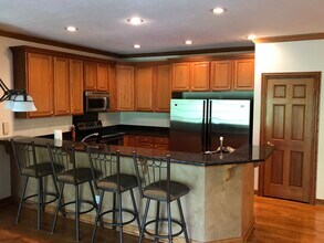 859 Clearwater Cv W in Crown Point, IN - Foto de edificio - Building Photo