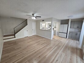 5640 Birchmont Dr in Houston, TX - Building Photo
