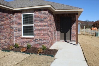 1078 E Sparrow Cir in Fayetteville, AR - Building Photo - Building Photo