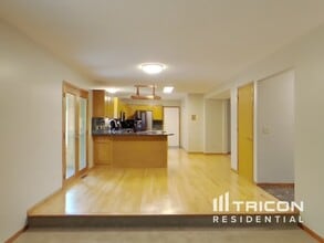 3262 Black Oak Dr in Eagan, MN - Building Photo - Building Photo