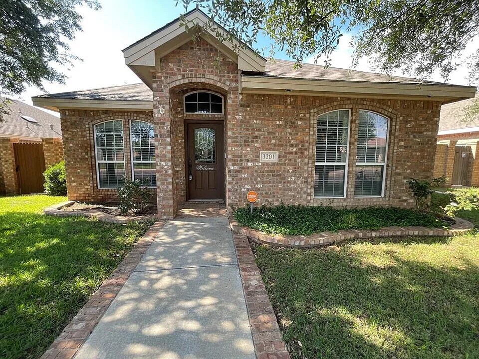 3201 Southridge Ct in Midland, TX - Building Photo