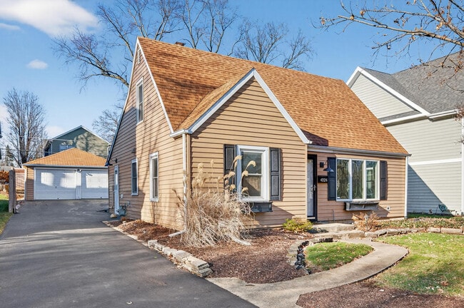 4524 Washington St in Downers Grove, IL - Building Photo - Building Photo