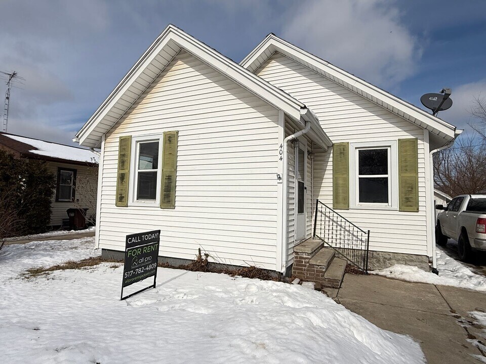 404 E Bird St in Jackson, MI - Building Photo