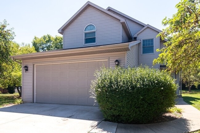 property at 106 E Fox St