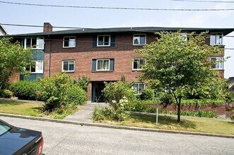 Lakecrest in Seattle, WA - Building Photo - Building Photo