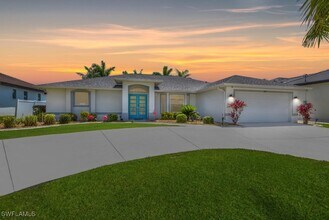 4407 Pelican Blvd in Cape Coral, FL - Foto de edificio - Building Photo