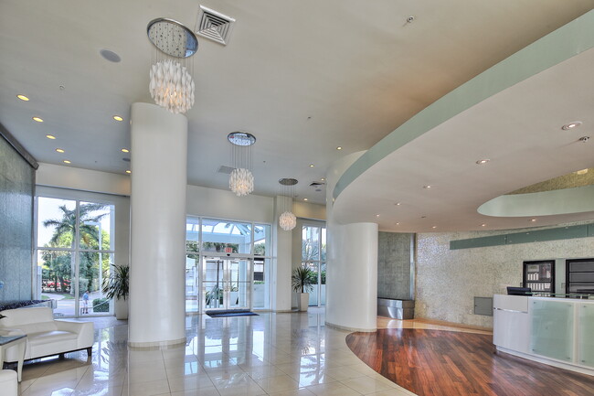 650 West Ave, Unit 2801 in Miami Beach, FL - Foto de edificio - Building Photo