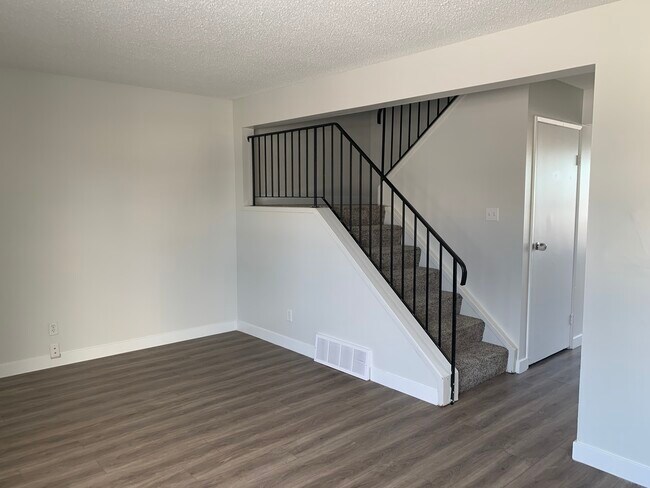 Hermitage Park in Edmonton, AB - Building Photo - Building Photo