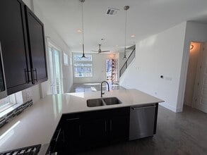 1520 W St Johns Ave in Austin, TX - Building Photo - Building Photo