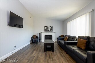 2120 Wagonwheel Ave in Las Vegas, NV - Building Photo - Building Photo