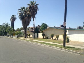 Park-Poplar Apartments in Fresno, CA - Building Photo - Building Photo