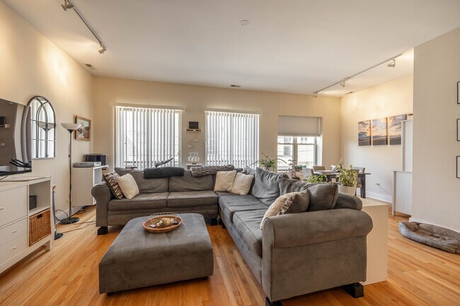 property at 2510 N Willetts Ct