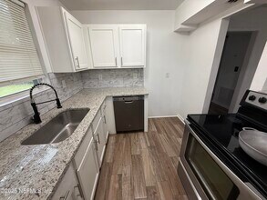 1015 Busac Ave in Jacksonville, FL - Building Photo - Building Photo