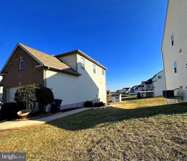 property at 3254 Kira Ct