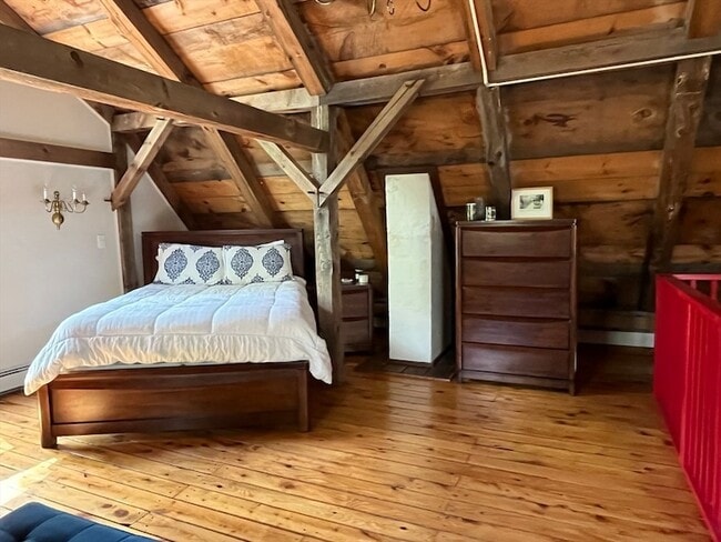 102 New Templeton Rd in Hubbardston, MA - Foto de edificio - Building Photo