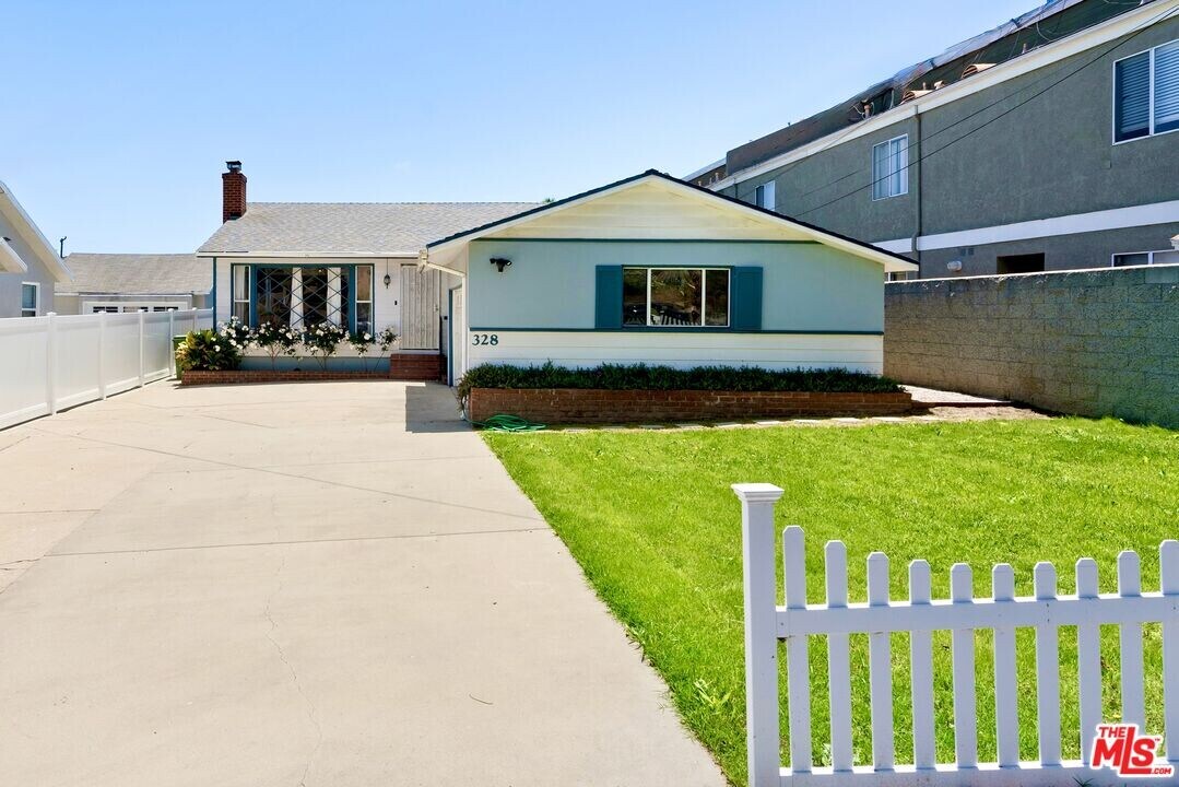 328 E Plymouth St in Inglewood, CA - Foto de edificio