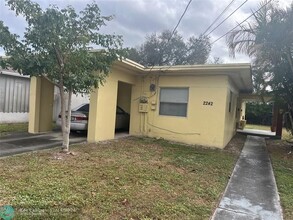 2242 Arthur St in Hollywood, FL - Building Photo - Building Photo