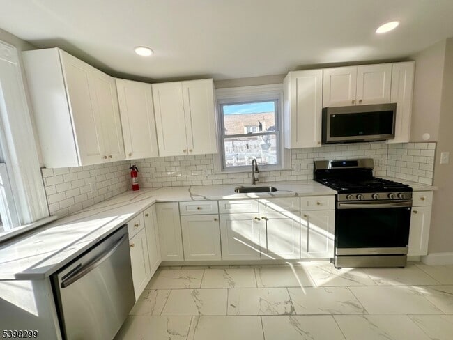 328 Bloomfield Ave in Caldwell, NJ - Building Photo - Building Photo