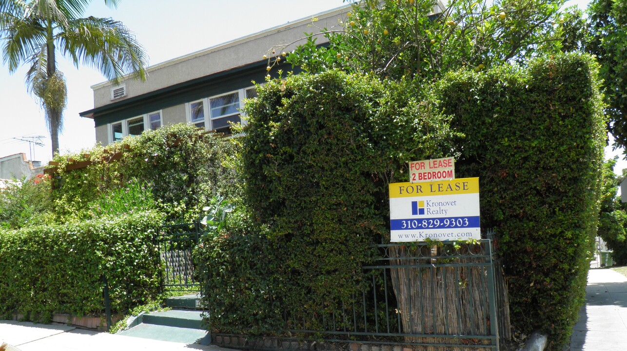 1096 West Blvd, Unit 1096 West Front unit in Los Angeles, CA - Building Photo
