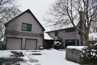 68 Hayes St in Easton, CT - Building Photo - Building Photo