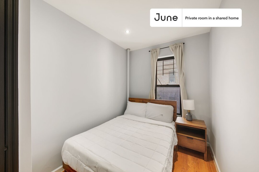 Private bedroom in 4 bed/2 bath Home in New York, NY - Building Photo