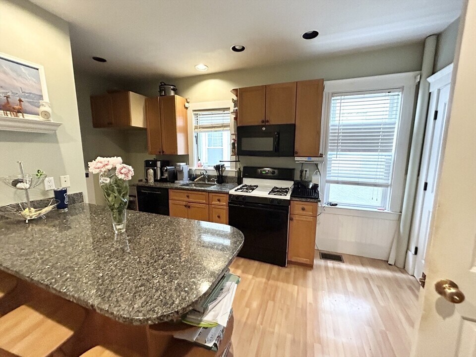 1626 Columbia Rd in Boston, MA - Building Photo