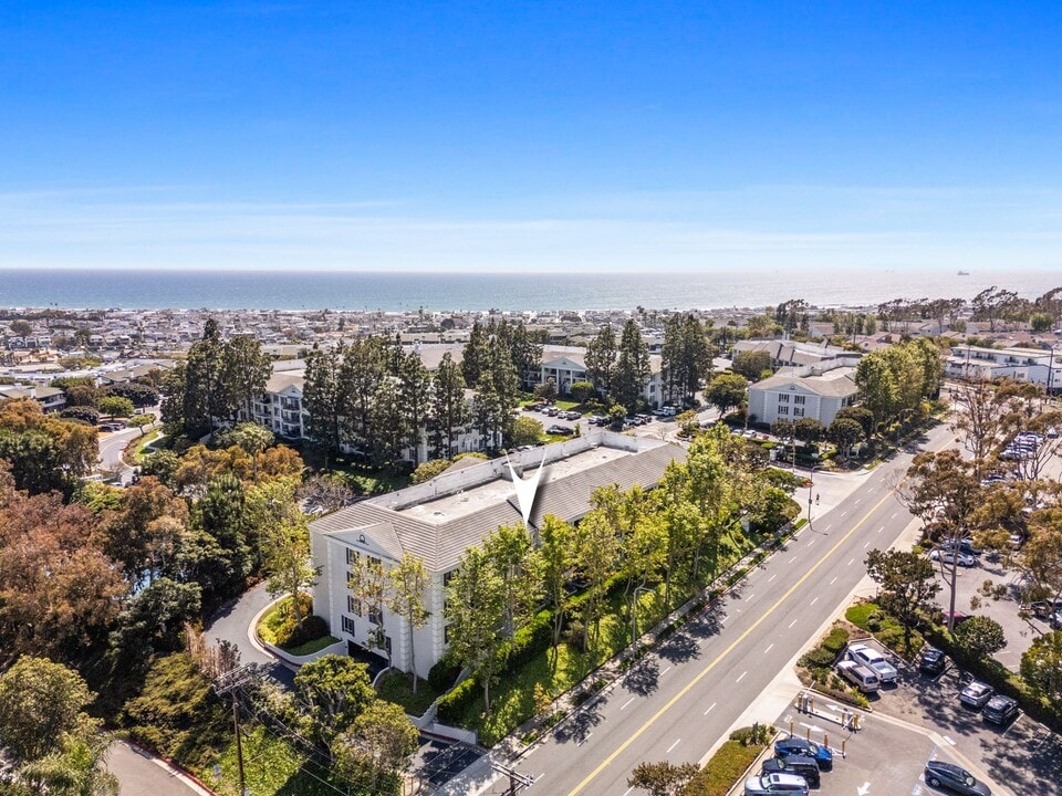 200 McNeil Ln in Newport Beach, CA - Building Photo