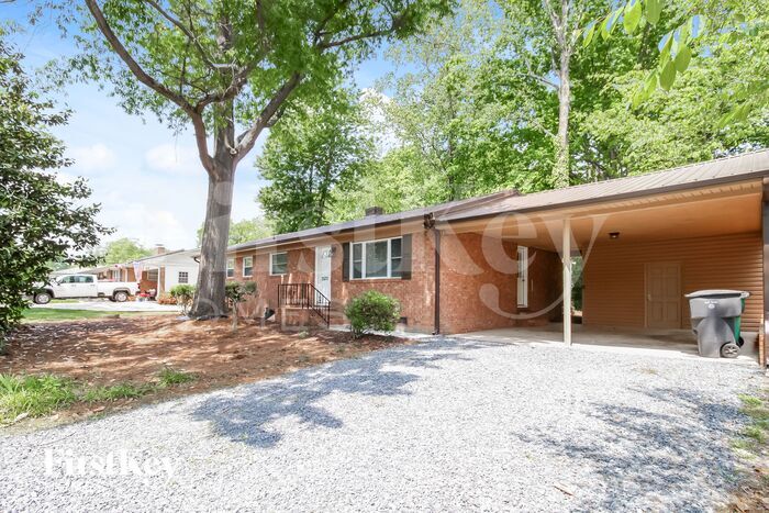 3520 Langdale Dr in High Point, NC - Building Photo