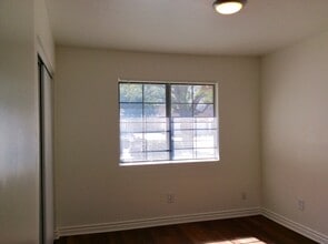 2143 W Avenue K15 in Lancaster, CA - Foto de edificio - Building Photo