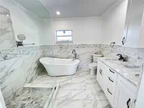 905 NE 111th St in Miami, FL - Building Photo - Building Photo