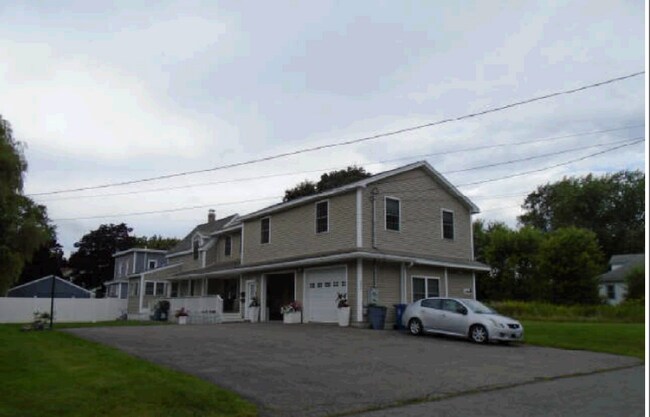 22 Hawthorne St, Unit 1 in Portland, ME - Foto de edificio - Building Photo